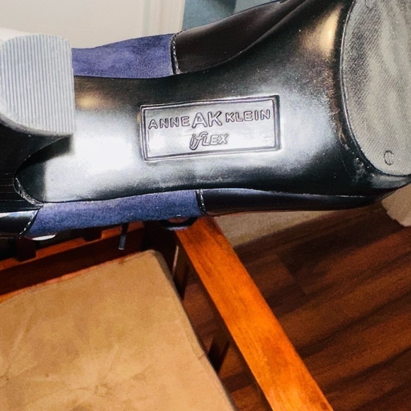 Anne Klein iFlex Suede Patient Leather Shoes. - Picture 5 of 14